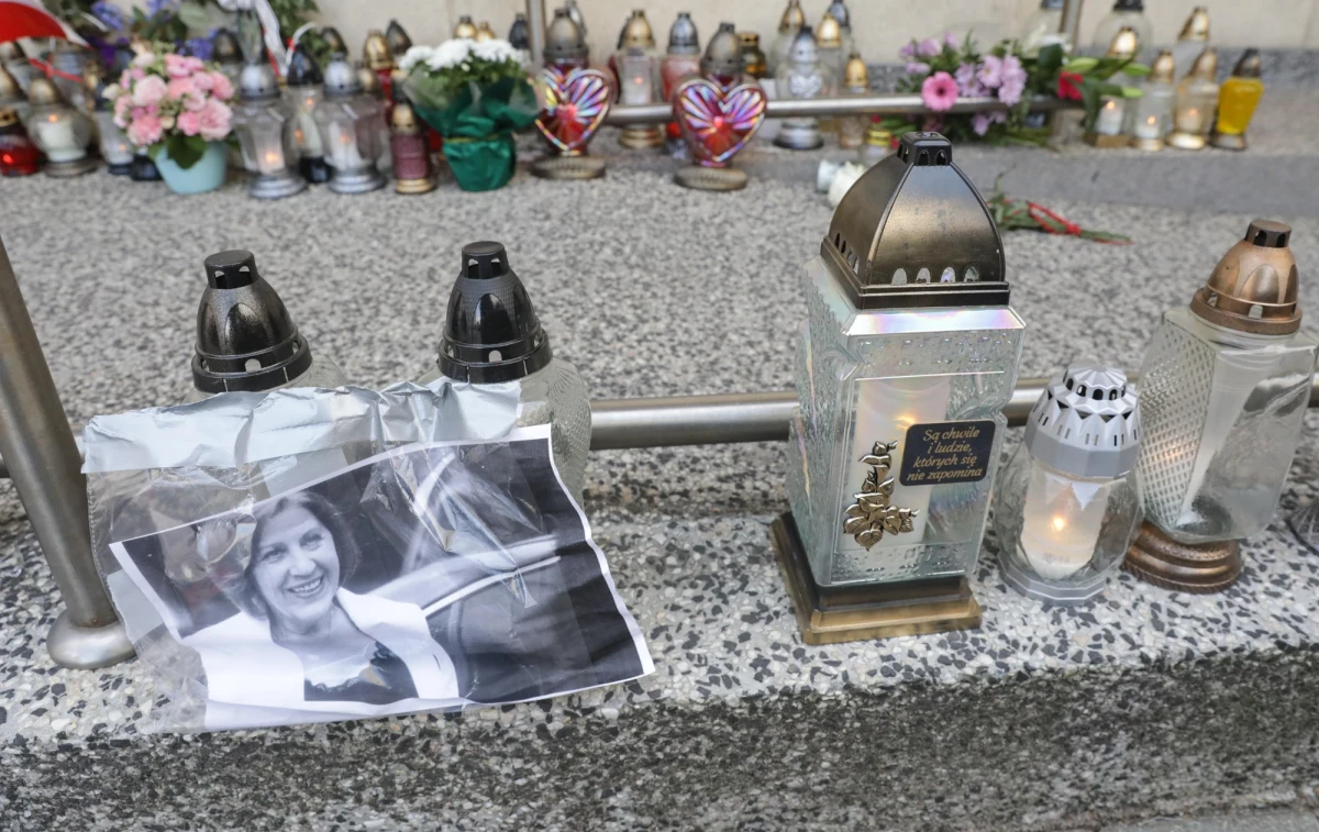 Warszawska prokuratura okręgowa opublikowała na swojej stronie protokół przesłuchania Barbary Skrzypek 12 marca. Została wtedy przesłuchana w charakterze świadka w sprawie spółki Srebrna i tzw. dwóch wież. Skrzypek była członkiem zarządu Instytutu im. Lecha Kaczyńskiego, który jest kluczowym udziałowcem (5883 udziały) spółki Srebrna. Kobieta zmarła trzy dni po przesłuchaniu.