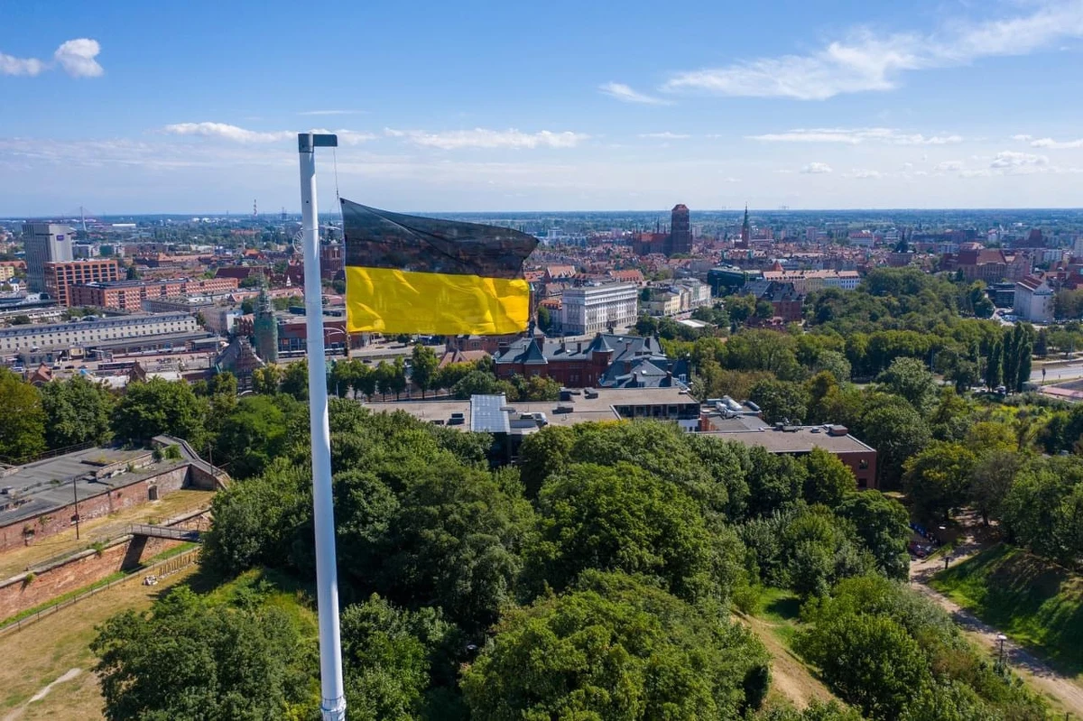 „Dzéń Jednotë Kaszëbów” to wydarzenie organizowane na pamiątkę pierwszej pisemnej wzmianki o Kaszubach w dokumencie z 19 marca 1238 roku. Z tej okazji organizowane są dziś w Gdańsku wydarzenia na pamiątkę tego dnia przez Zrzeszenie Kaszubsko-Pomorskie i Fundację Kaszuby. Natomiast na niedzielę zaplanowano główne obchody, których gospodarzem będzie Bolszewo.
