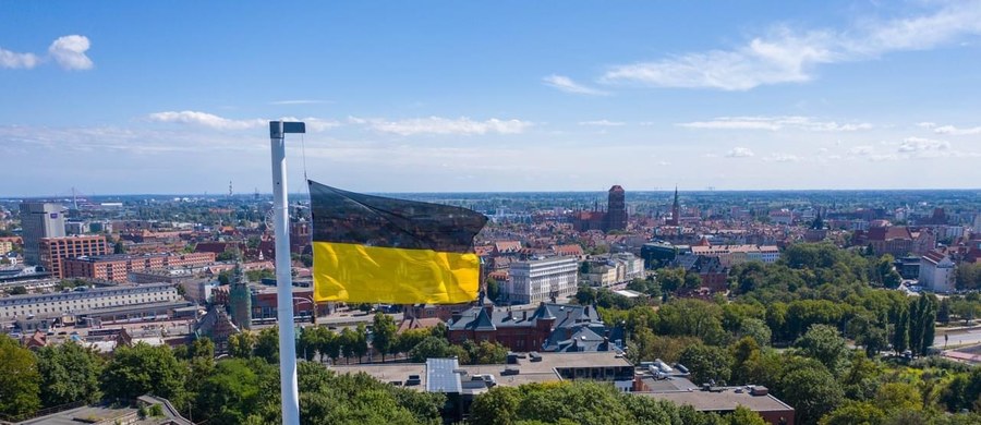 „Dzéń Jednotë Kaszëbów” to wydarzenie organizowane na pamiątkę pierwszej pisemnej wzmianki o Kaszubach w dokumencie z 19 marca 1238 roku. Z tej okazji organizowane są dziś w Gdańsku wydarzenia na pamiątkę tego dnia przez Zrzeszenie Kaszubsko-Pomorskie i Fundację Kaszuby. Natomiast na niedzielę zaplanowano główne obchody, których gospodarzem będzie Bolszewo.