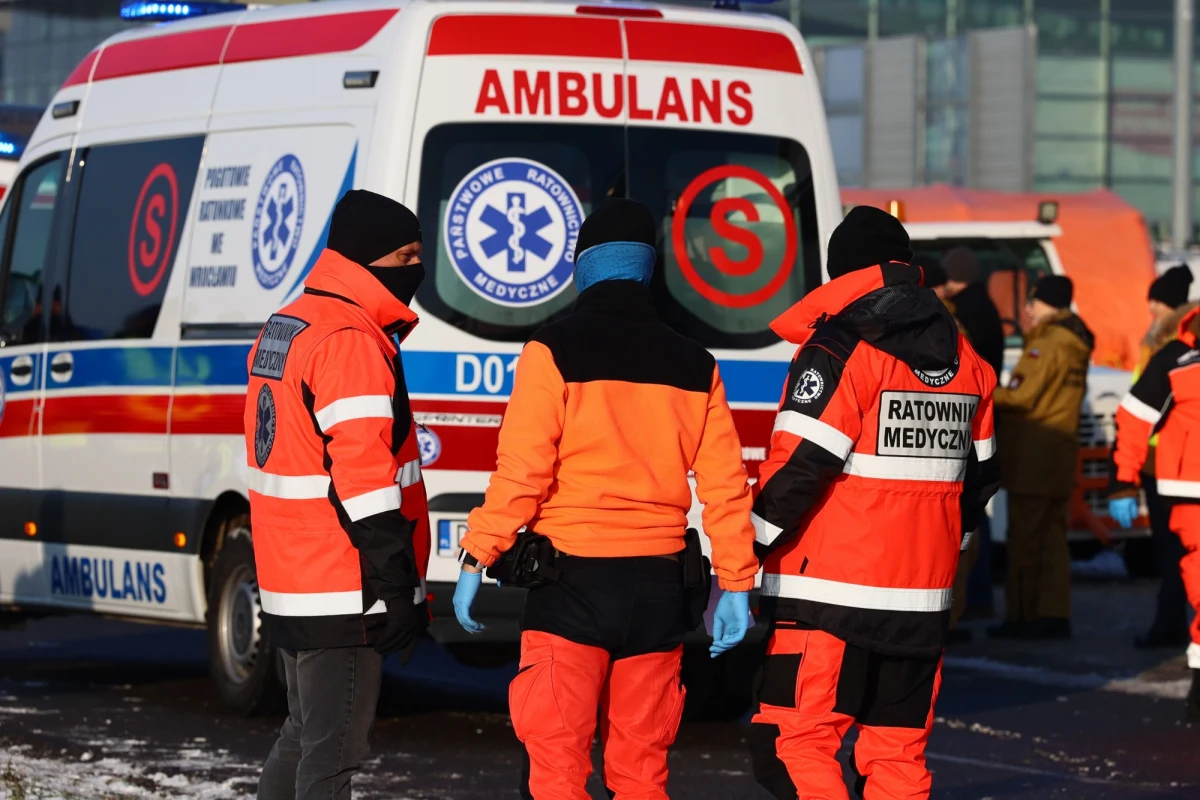 Do kolejnego ataku na ratownika medycznego doszło tym razem w Trójmieście, w minioną niedzielę przed godz. 23:00. "Wtargnął do ambulansu i kilka razy uderzył pięścią w głowę ratownika" - potwierdziła RMF FM Lucyna Rekowska, oficer prasowa Komendy Miejskiej Policji w Sopocie. Mężczyzna usłyszał zarzut naruszenia nietykalności cielesnej ratownika medycznego.