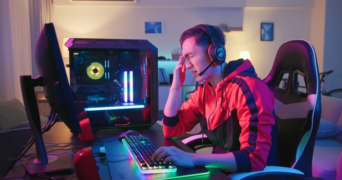 Czy "Eyes Never Wake" zrewolucjonizuje świat gier komputerowych? Nie wiadomo, pewne jest jednak, że gra budzi duże zainteresowanie odbiorców. Wszystko za sprawą wyjątkowej mechaniki wykorzystującej kamerki graczy. Będą one potrzebne do tego, by schować się przed przerażającym potworem.