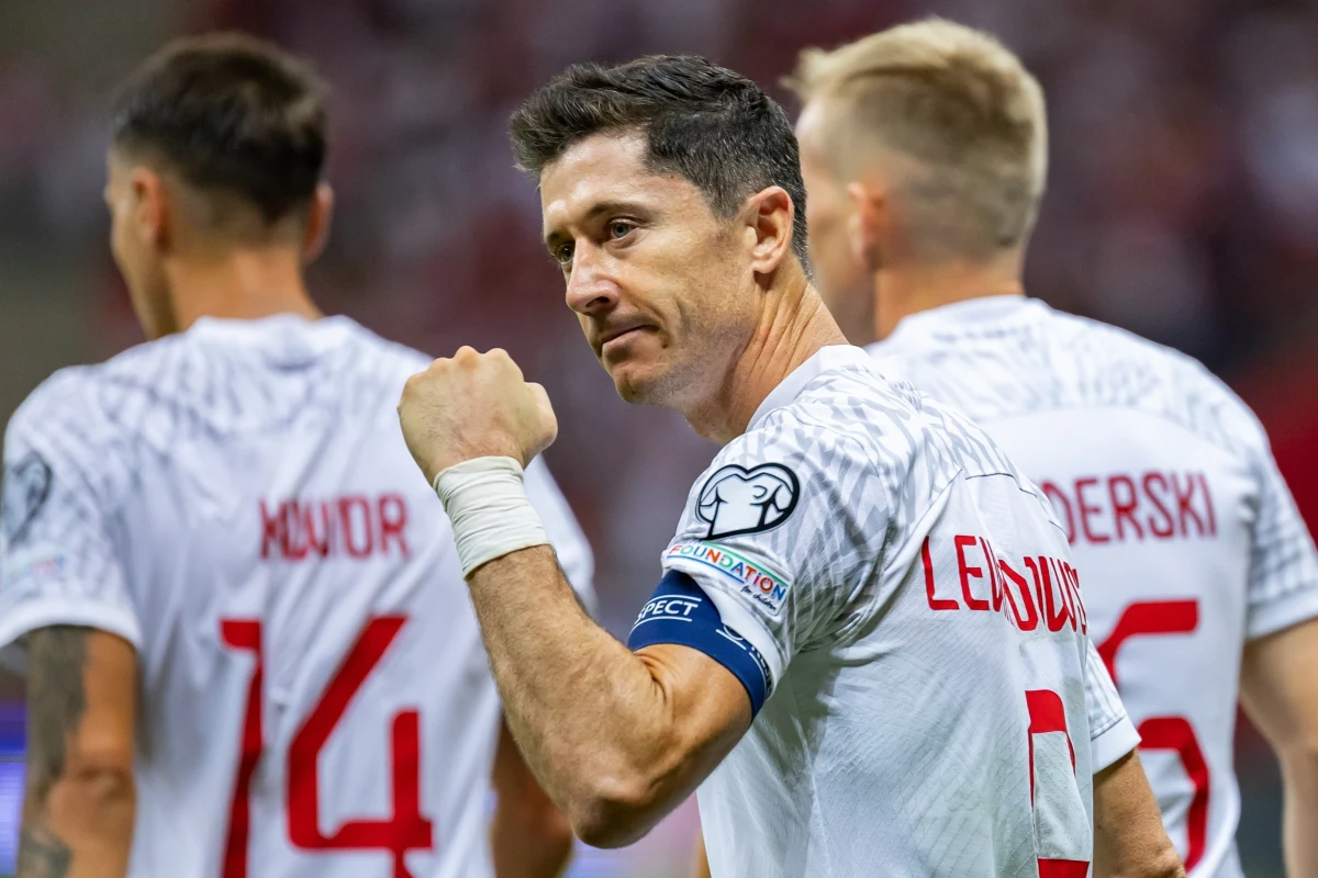 Koniec oczekiwania! W Europie rusza bój o piłkarskie mistrzostwa świata 2026. Dla drużyn narodowych ze strefy UEFA zarezerwowano 16 miejsc. Już w piątek w akcji zobaczymy reprezentację Polski, która w Warszawie zmierzy się z Litwą.