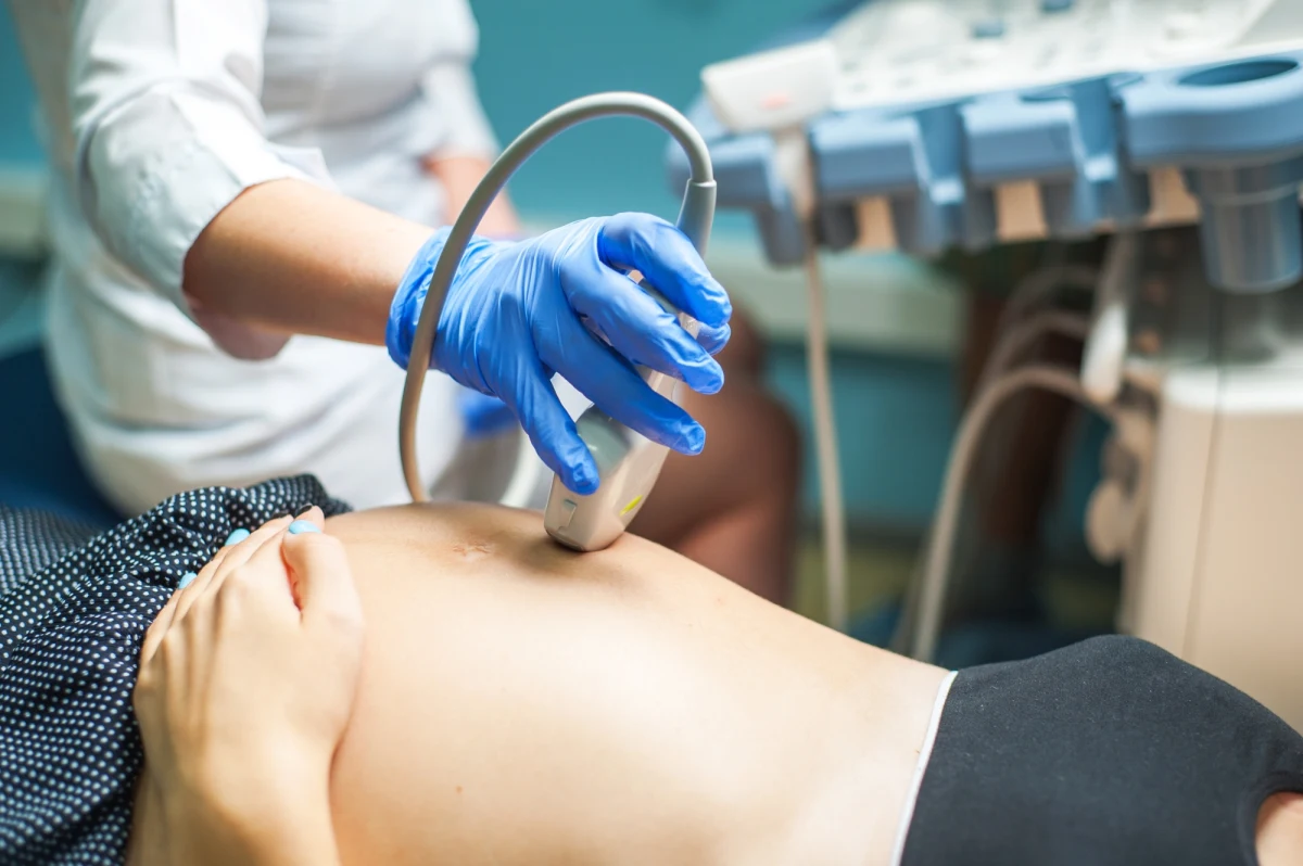 Centralny Szpital Kliniczny Uniwersytetu Medycznego w Łodzi znalazł się pod lupą Narodowego Funduszu Zdrowia i Rzecznika Praw Pacjenta. To efekt doniesień "Gazety Wyborczej" o pacjentce, u której zdiagnozowano wadę płodu. Gdy zdecydowała, że chce przeprowadzić aborcję, skierowano ją na oddział psychiatryczny.