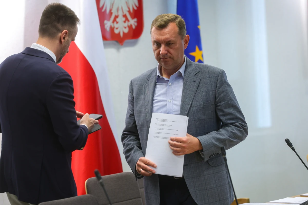 Polska 2050 złoży w Sejmie nowy projekt dotyczący odpolitycznienia spółek Skarbu Państwa - potwierdziły się ustalenia dziennikarza RMF FM Kacpra Wróblewskiego, który na antenie Radia RMF24 rozmawiał na temat szczegółów ustawy z posłem Polski 2050 Rafałem Komarewiczem, odpowiedzialnym za proponowane przepisy.