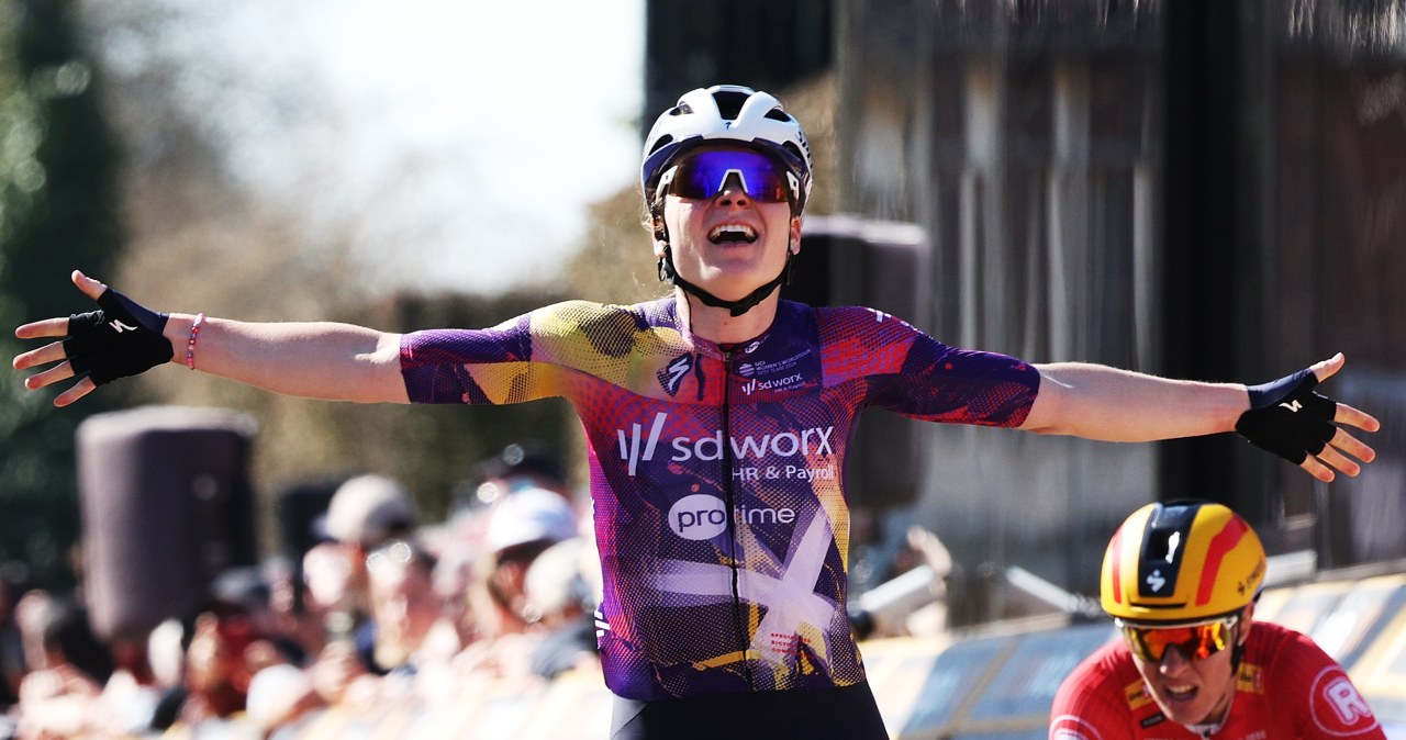 W barwach "Galacticos" rozpycha się łokciami. Marta Lach wygrała Nokere Koerse