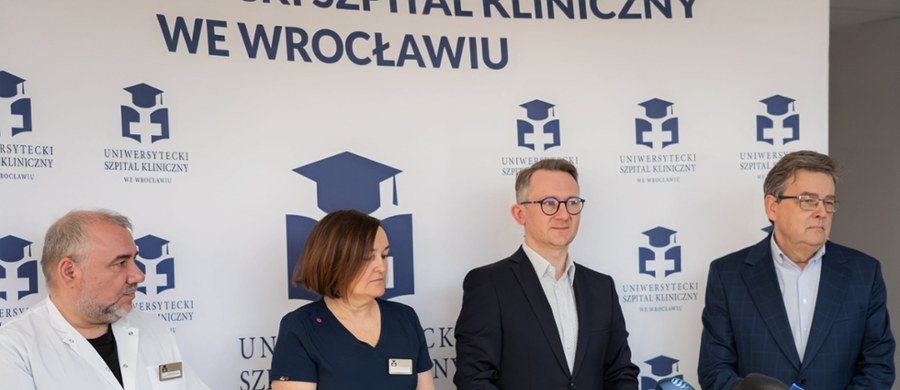 Lekarze z Wrocławia biją na alarm - coraz mniej dzieci przyjmuje szczepionki i jako społeczeństwo tracimy odporność na zakaźne choroby. W ubiegłym roku 127 tys. osób zachorowało w Europie i Azji Środkowej na odrę - najwięcej od czasu wynalezienia szczepionki. Sześciolatek z Wrocławia zaraził się błonicą, którą przywiózł z wakacji na Zanzibarze. Do Polski wrócił też niebezpieczny krztusiec.