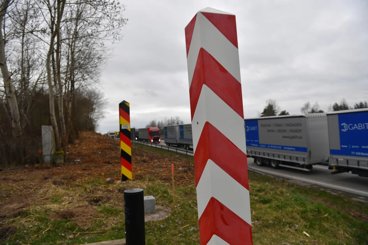 "Nie ma ani technicznej, ani wywiadowczej potrzeby, żeby wprowadzać kontrole graniczne na granicy polsko-niemieckiej" - podkreślił w środę w Sejmie wiceszef MSWiA Maciej Duszczyk. Według PiS strona polska "kompletnie nie reaguje" na to, co dzieje się na granicy z Niemcami.