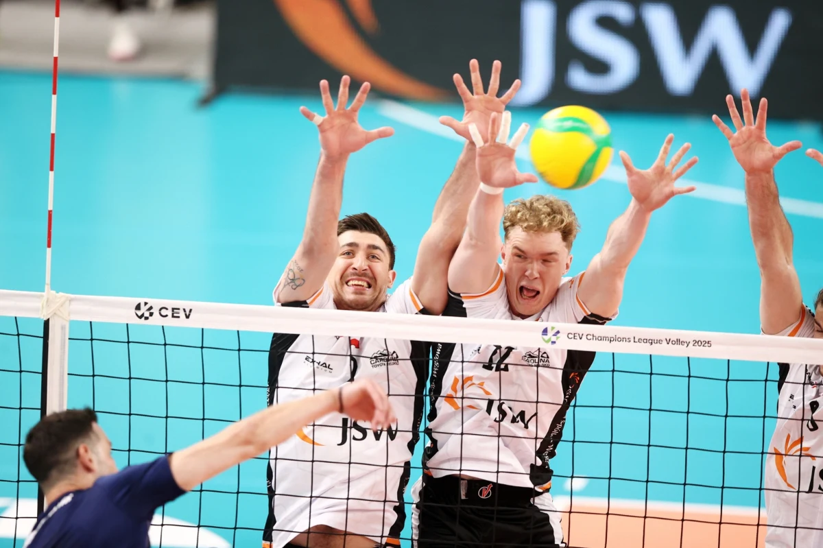 Siatkarze Aluronu CMC Warty Zawiercie i JSW Jastrzębskiego Węgla awansowali do Final Four Ligi Mistrzów. Drużyny te zmierzą się ze sobą w półfinale. W ćwierćfinale odpadł natomiast PGE Projekt Warszawa.