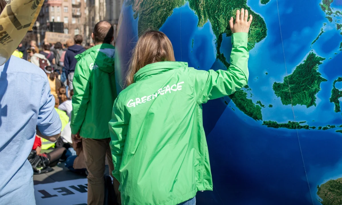 ​"To dzień, w którym Greenpeace został pociągnięty do odpowiedzialności" - oświadczył prawnik firmy Energy Transfer, która pozwała organizację ekologiczną za finansowanie demonstrantów protestujących przeciwko budowie rurociągu w amerykańskim stanie Dakota Północna. W środę zapadł wyrok w tej sprawie - Greenpeace została zobowiązana do zapłaty niemal 667 mln dolarów.