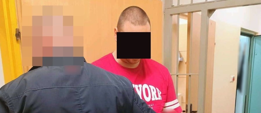 W kominiarce, rękawiczkach i skradzionym autem uciekał przed policjantami w Warszawie. Właściciel pojazdu nawet nie wiedział, że skradziono mu samochód.