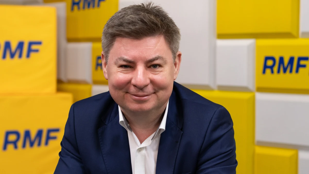 "Przygotowujemy specustawę. Pierwszy raz w historii Polski fabryki broni będą budowane według specjalnych przepisów" - mówił w Porannej rozmowie w RMF FM Jan Grabiec. "Nie budujemy scenariusza na przegrane wybory" - podkreślił szef kancelarii premiera.