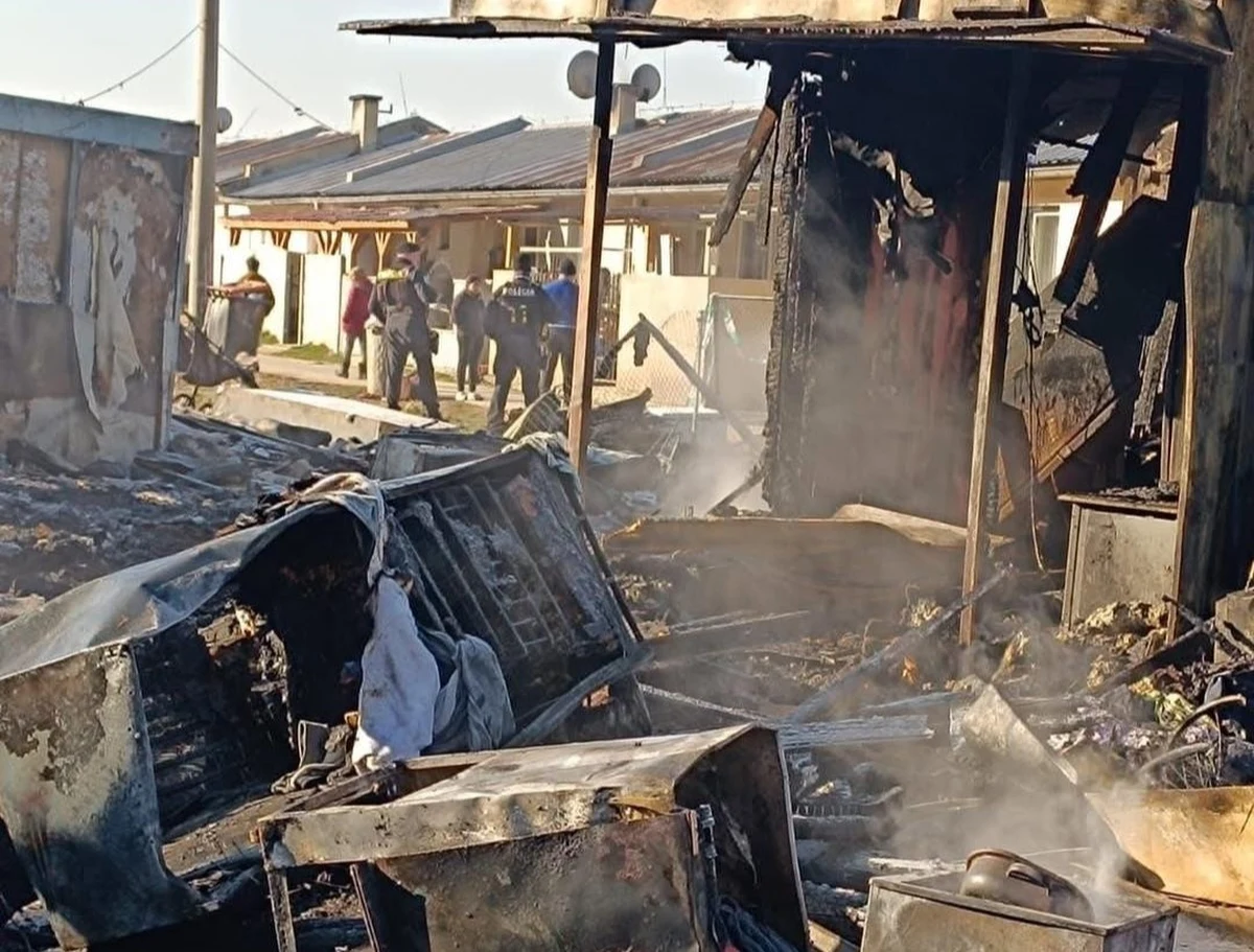 Tragiczny pożar prowizorycznych budynków w miejscowości Velky Szarisz na Słowacji. Wśród ofiar śmiertelnych jest czworo dzieci i jedna osoba dorosła. Społeczność lokalna mobilizuje siły, aby wspomóc inne osoby, które straciły dach nad głową.