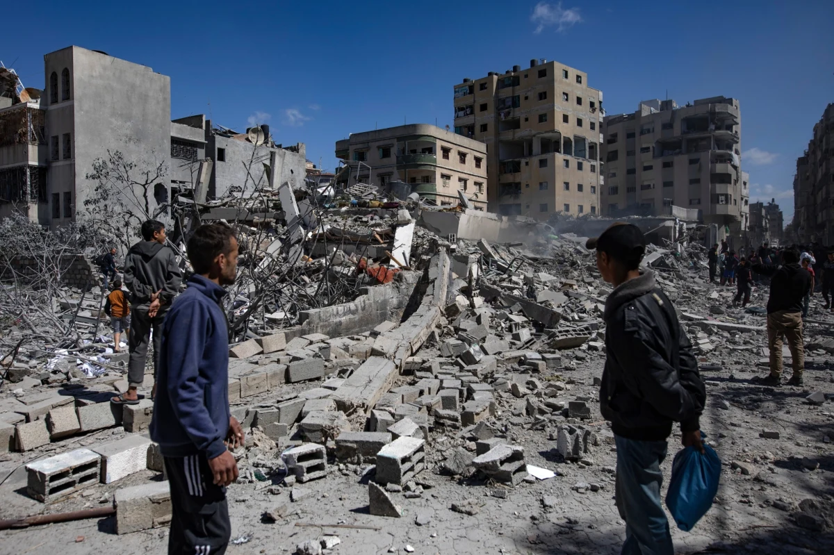 Co najmniej 70 osób zginęło w Strefie Gazy wskutek izraelskich nocnych ostrzałów - informuje agencja AP, powołując się na dane resortu zdrowia palestyńskiego terytorium. "Premier Netanjahu jasno mówi, że będzie nasilał ataki na Hamas i się nie zatrzyma. A nawet jeżeli ruszą rozmowy pokojowe, to on ataków nie zaprzestanie, dlatego, że Hamas nie wypuszcza żydowskich zakładników" - relacjonuje z Izraela reporter RMF FM Krzysztof Berenda.