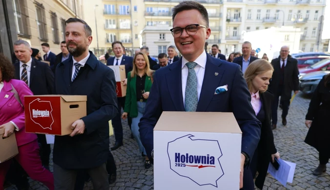 Hołownia złożył podpisy w PKW. Chce rewolucji w przedwyborczych procedurach