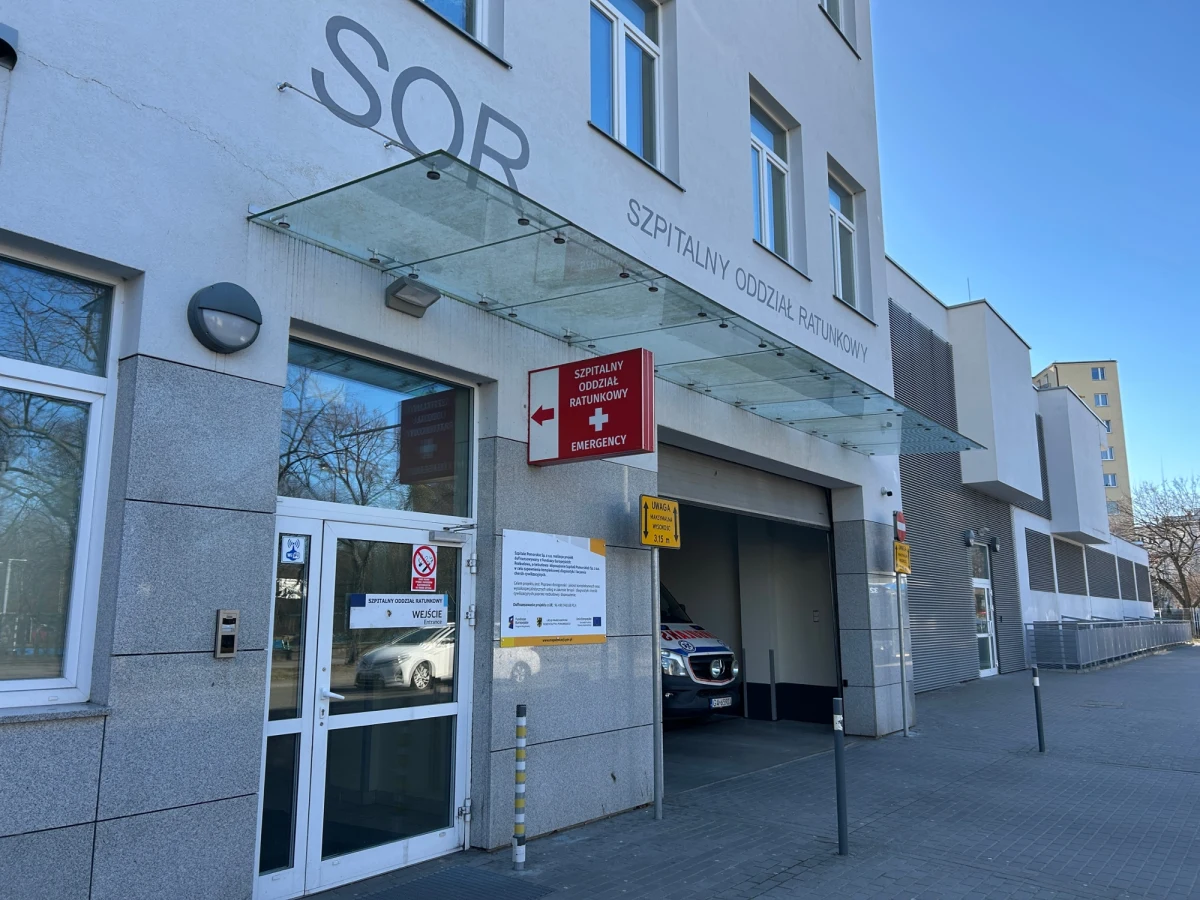 "Nie udzielimy wam pomocy, bo nie ma kto tej pomocy udzielić" - usłyszała od pracownika Szpitala Miejskiego im. Św. Wincentego a Paulo w Gdyni matka 10-letniego chłopca. Przyjechała na SOR z synem, który uderzył z dużą siłą tyłem głowy o ziemię. "Nie pamiętał momentu wypadku. Był zdezorientowany" - opowiada RMF FM pani Magda. Po naszych pytaniach NFZ zwrócił się do spółki Szpitale Pomorskie o wyjaśnienie sytuacji. Sprawę zbada Rzecznik Praw Pacjenta.