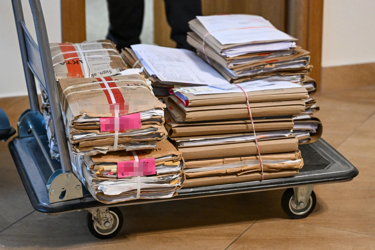 Udział w składzie sądu tzw. neosędziego był powodem uchylenia przez Sąd Apelacyjny w Poznaniu wyroku sądu I instancji w sprawie Wojciecha W. oskarżonego o zabójstwo właściciela komisu samochodowego w sierpniu 2000 r. Ta decyzja oznacza, że proces prowadzony będzie od początku przed Sądem Okręgowym w Poznaniu.