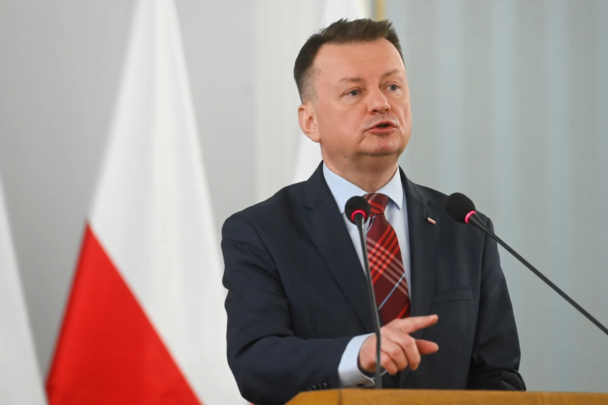 Były minister obrony narodowej, poseł Prawa i Sprawiedliwości Mariusz Błaszczak usłyszał zarzuty w związku z odtajnieniem części dokumentu planu użycia Sił Zbrojnych RP "Warta". Błaszczak potwierdził tę informację. "Nie chciałem, by połowa Polski została oddana pod okupację rosyjską" - powiedział polityk.
