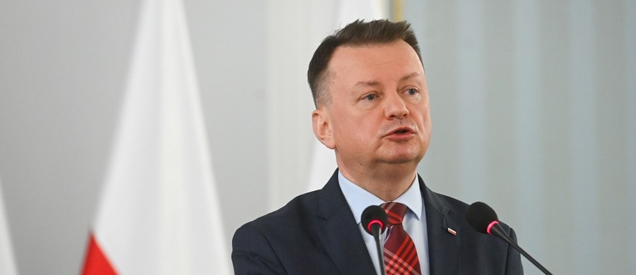 Były minister obrony narodowej, poseł Prawa i Sprawiedliwości Mariusz Błaszczak usłyszał zarzuty w związku z odtajnieniem części dokumentu planu użycia Sił Zbrojnych RP "Warta". Błaszczak potwierdził tę informację. "Nie chciałem, by połowa Polski została oddana pod okupację rosyjską" - powiedział polityk.