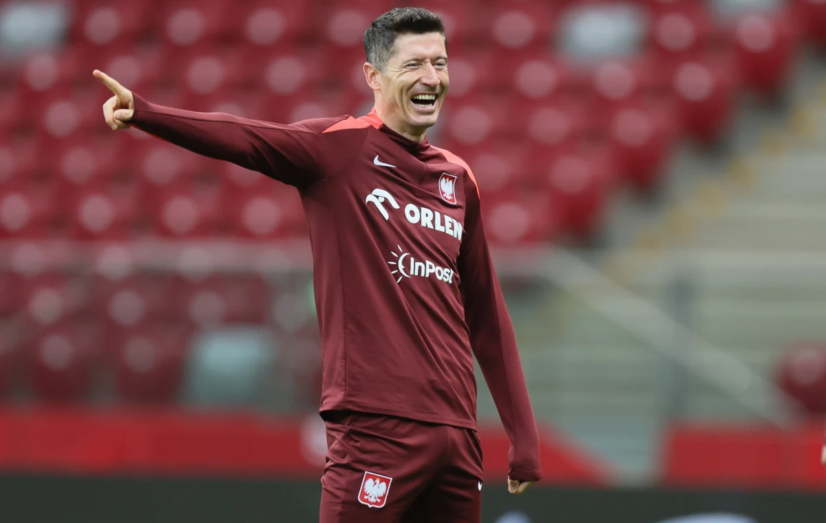 Robert Lewandowski na przestrzeni ponad 16 lat strzelił w reprezentacji Polski już 84 bramki. Nic dziwnego, że marzy mu się dotarcie do setki. "Lewy" w klasyfikacji wszech czasów polskiej piłki nożnej już dawno zdeklasował Włodzimierza Lubańskiego, który przez lata był najlepszym strzelcem drużyny narodowej. Na PGE Narodowym napastnik Barcelony zdobył 30 goli - teraz ma szansę na kolejne trafienia w meczach z Litwą i Maltą.