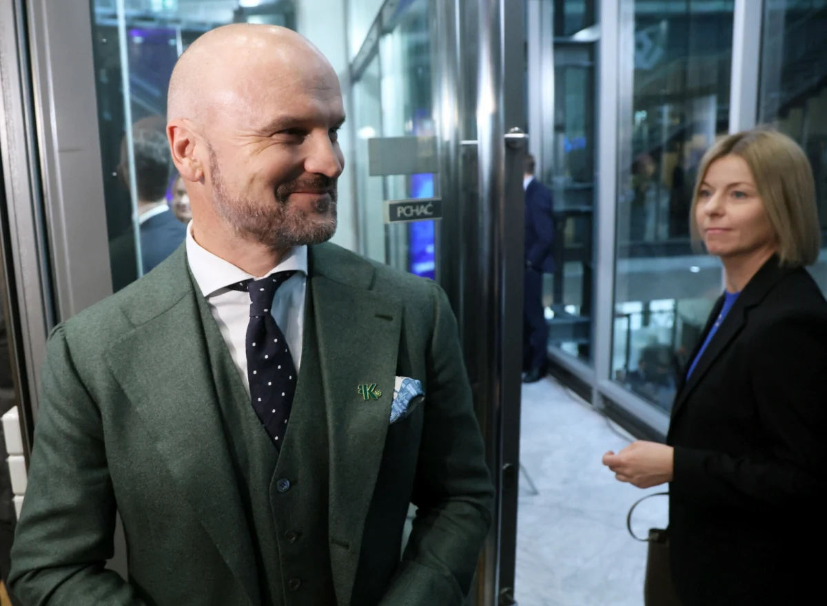 "Jeżeli istnieje domniemanie niewinności podatnika, to tylko na papierze" - powiedział dziennikarzom prezes InPostu Rafał Brzoska przed piątkowym posiedzeniem sejmowej komisji ds. deregulacji. Zapowiedział też, że jeżeli większość przygotowanych przez jego zespół projektów zostanie wdrożona, to "będzie namawiał koleżanki i kolegów ze świata biznesów, by poświęcili swój czas i prowadzili ten projekt w kolejnych 100-dniowych odstępach czasu".