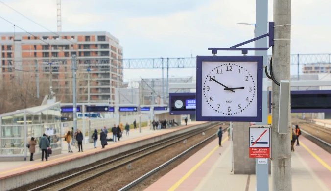 Część pociągów zatrzyma się na godzinny postój. To efekt zmiany czasu