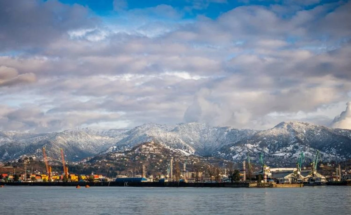 W sobotę, 22 marca, w Wałbrzychu odbędzie się wernisaż wystawy fotograficznej dziennikarza RMF MAXX. Zabierze ona widzów w serce Kaukazu. „Multimedialna Galeria Obrazu” w Centrum Nauki i Sztuki „Stara Kopalnia” w Wałbrzychu zaprasza o godz. 17:00. Wystawa nosi tytuł "GRUZJA. Foto-opowieść Krzysztofa Chwalińskiego o zimowej przygodzie na styku Azji i Europy".