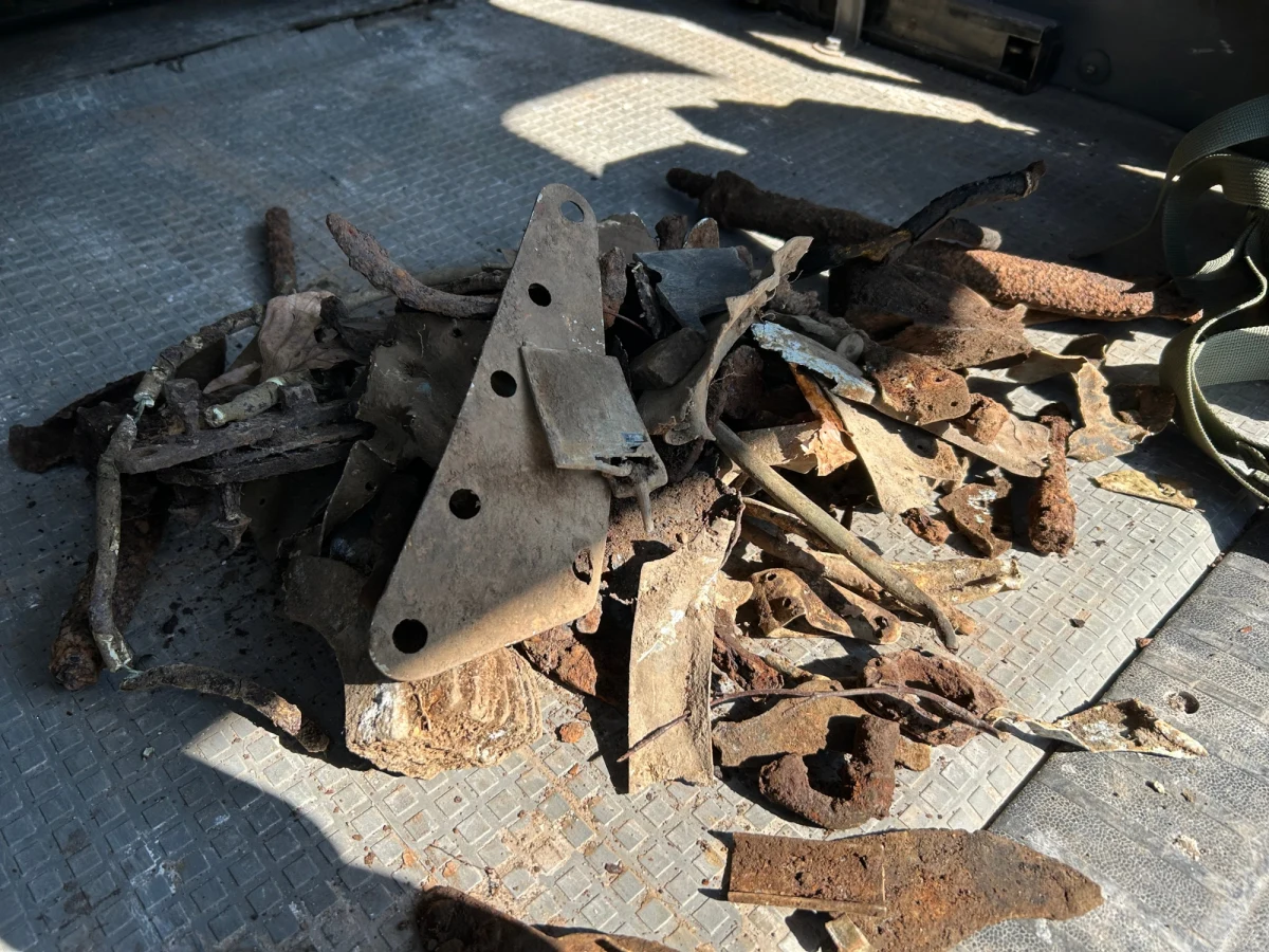 Pasjonaci historii znaleźli miejsce, gdzie w czasie II wojny światowej rozbił się radziecki myśliwiec Ła-5 albo Ła-7. To las w pobliżu miejscowości Wygoda w gminie Ostróda (woj. warmińsko-mazurskie). Mimo upływu tylu lat ziemia wciąż kryje szczątki maszyny - elementy silnika czy poszycia.