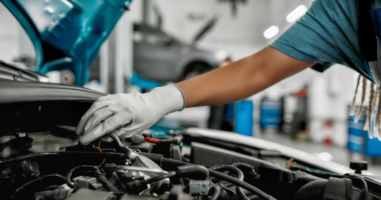Mechanik nie oddaje auta i żąda więcej pieniędzy? Tak odzyskasz samochód wiadomości,aktualności,Interia Mechanik nie oddaje auta i żąda więcej pieniędzy? Tak odzyskasz samochód