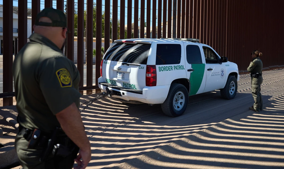 Ponad 500 tysięcy imigrantów ma stracić status prawny umożliwiający pobyt w USA. Decyzję ogłosi administracja Donalda Trumpa. Imigranci wjechali do Stanów Zjednoczonych legalnie zgodnie z polityką prezydenta Joe Bidena - poinformował Bloomberg.