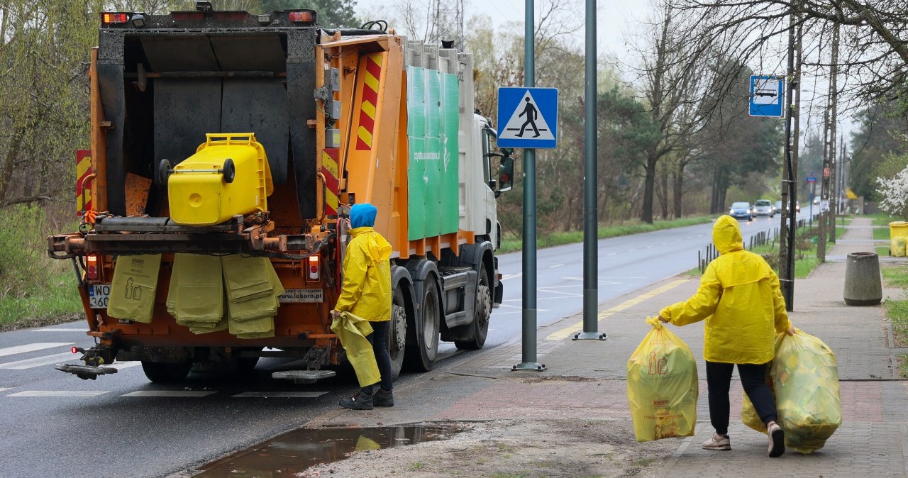 Kierowcy śmieciarek wyjeżdżają za granicę. Zarobki choćby dwa razy wyższe