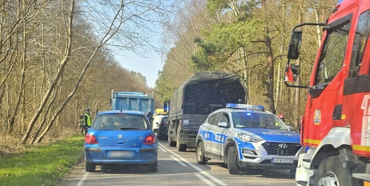 Dwóch żołnierzy zostało lekko rannych w wypadku w Dźwirzynie (woj. zachodniopomorskie). Zderzyły się tam 4 samochody. 