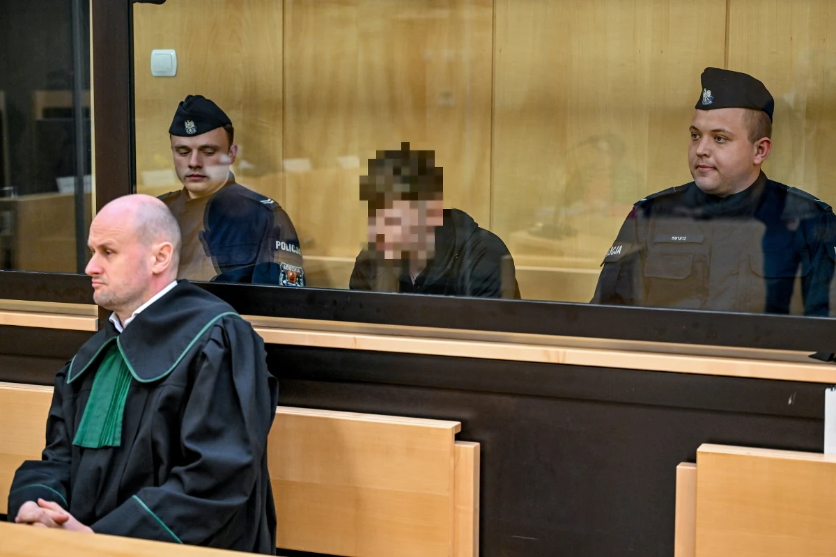 W Sieradzu (woj. łódzkie) zapadł wyrok w głośnej sprawie zabójstwa 16-latki w domu dziecka w Tomisławicach. 20-letni Daniel M. usłyszał wyrok 25 lat pozbawienia wolności za zbrodnię dokonaną 9 maja 2023 roku oraz za usiłowanie zabójstwa pięciu innych osób. Wyrok nie jest jeszcze prawomocny.