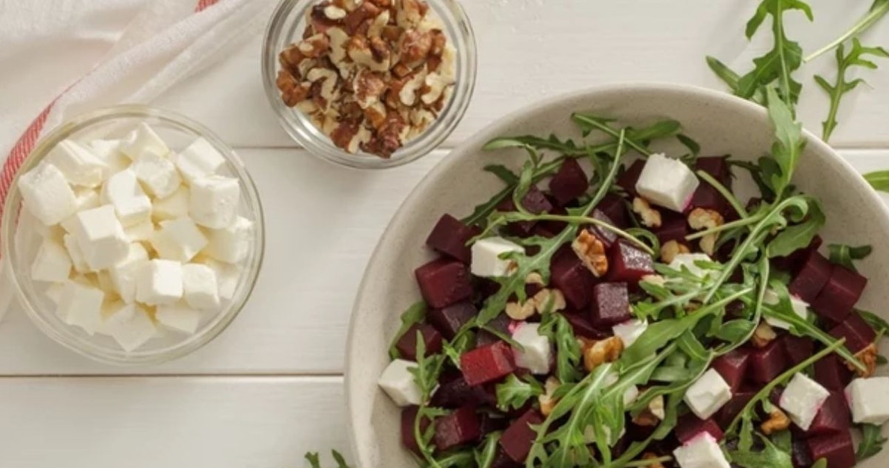 Zmęczona? Jedz tę sałatkę trzy razy w tygodniu, a zobaczysz różnicę