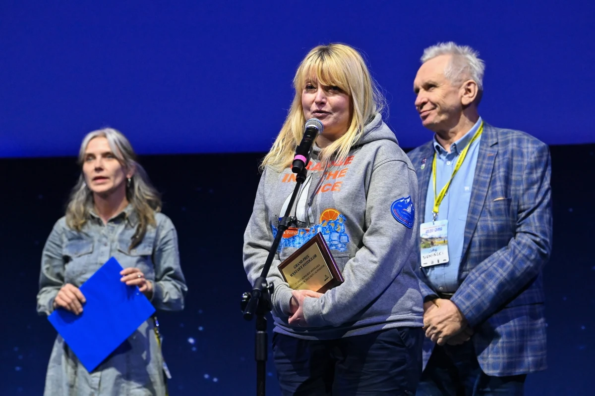 Na zakończenie 27. Ogólnopolskich Spotkań Podróżników, Żeglarzy i Alpinistów, ogłoszono laureatów Kolosów – najważniejszych polskich nagród podróżniczych za dokonania ubiegłego roku. Uhonorowano nimi alpinistów, żeglarzy i podróżników. 