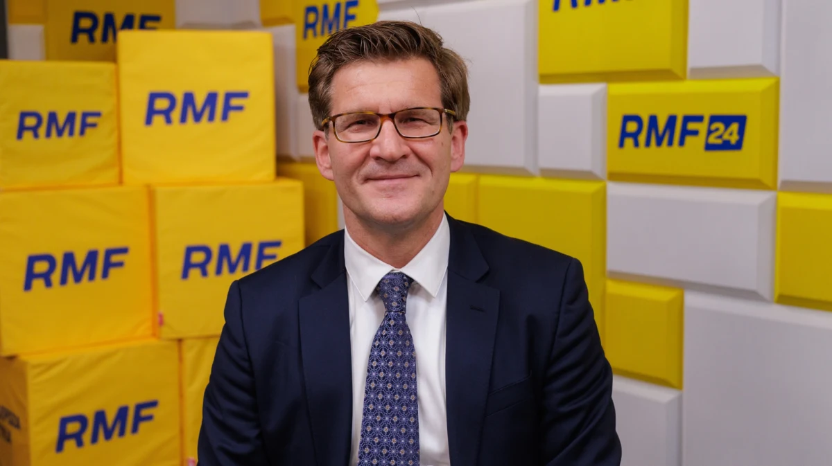 "Państwo nie może sobie na to pozwolić, przedsiębiorców bieda nie dotknęła. Obniżenie składki zdrowotnej jest nieuzasadnione. Ulżyjmy tylko bardzo wąskiej grupie przedsiębiorców, np. fryzjerkom" - powiedział dr hab. Marcin Piątkowski w Popołudniowej rozmowie w RMF FM. Gość Grzegorza Sroczyńskiego dodał, że największym problemem polskiej gospodarki jest zbyt niski poziom inwestycji. "Popieram deregulację, to nam nie zaszkodzi, ale to nie zmieni mocno naszej gospodarki"- podkreślał. 