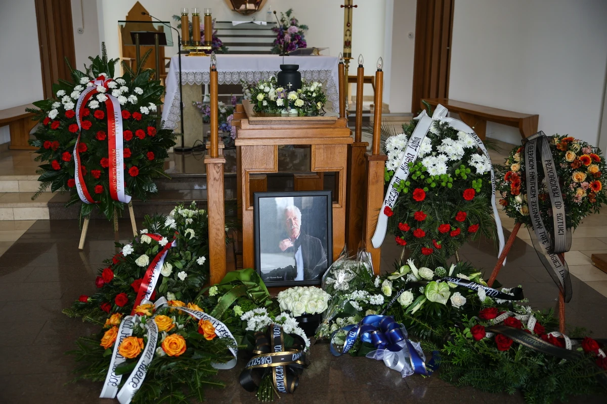 Na cmentarzu Salwatorskim w Krakowie pochowany został prof. Leszek Mądzik. Wybitny twórca teatralny zmarł w miniony wtorek. Miał 80 lat. 