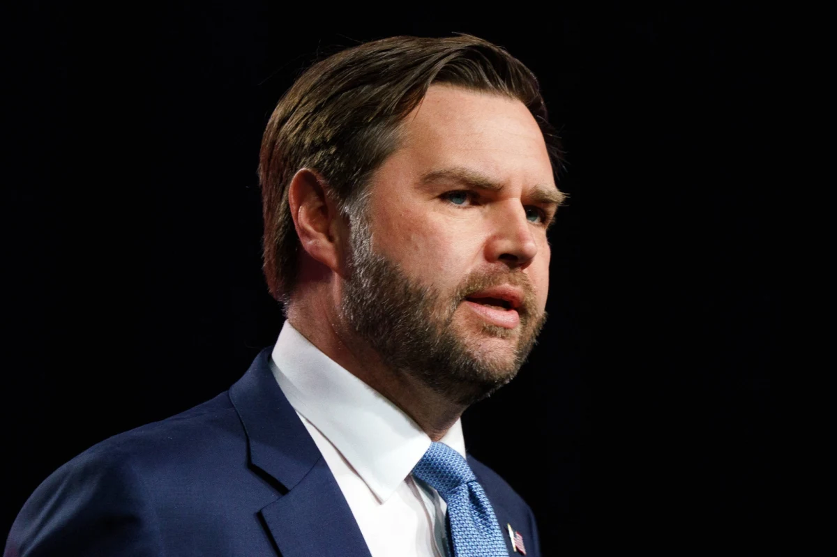 Afera w Stanach Zjednoczonych. Redaktor naczelny tygodnika "The Atlantic" Jeffrey Goldberg poinformował, że został przypadkowo zaproszony do grupowego czatu z udziałem najwyższych urzędników Białego Domu, którzy omawiali plany operacji przeciw rebeliantom Huti w Jemenie. 