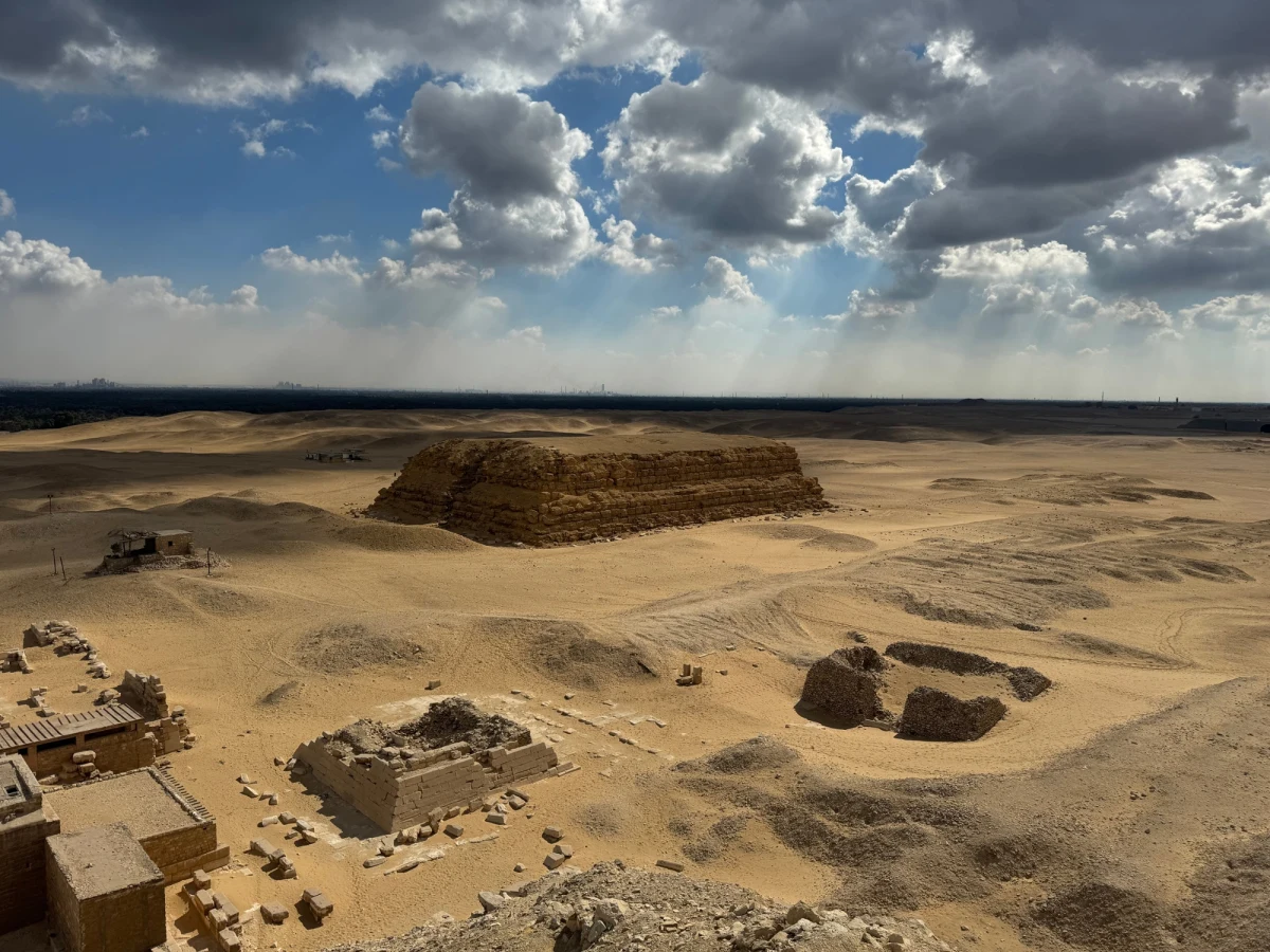 Polscy archeolodzy, którzy wraz ze swoimi egipskimi kolegami przez prawie dwa miesiące badali ciekawy grobowiec faraona, właśnie wrócili do Polski. Prace trwały na terenie starożytnej nekropolii w Sakkarze, niedaleko Kairu.