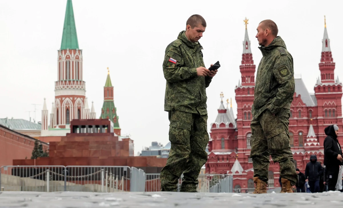 "Trudne, ale pożyteczne" - tak poniedziałkowe rozmowy delegacji Stanów Zjednoczonych i Rosji w Arabii Saudyjskiej określił członek rosyjskiego zespołu Grigorij Karasin. To lakoniczny komunikat ze strony Moskwy, ale w zmowę milczenia uwikłany jest też Waszyngton, bo i za oceanem nie ujawniono żadnych szczegółów.