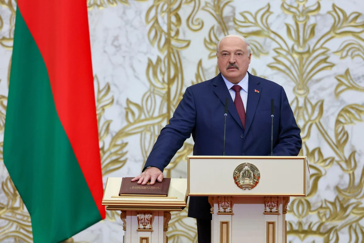 "Staliśmy się silni i zauważalni na świecie, ale jesteśmy na progu geopolitycznego kryzysu" - mówił we wtorek podczas swojego zaprzysiężenia w pałacu Niepodległości w Mińsku Alaksandr Łukaszenka. Lider białoruskiego państwa przekonywał, że styczniowe wybory, w których zwyciężył, mogą służyć za wzór demokracji dla całego świata. 