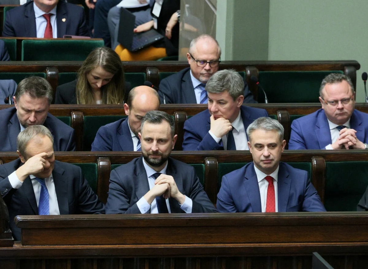 "Myślę, że dobrze byłoby urlopować pana ministra (Andrzeja - przyp. red.) Szejnę do czasu pełnego wyjaśnienia sprawy" - powiedział dziś premier Donald Tusk. Chodzi m.in. o oświadczenie wiceszefa MSZ opublikowane dziś na platformie X. Szejna przyznał się, że zmierzył się z problemem nadużywania alkoholu i jednocześnie zapewnił, że tzw. kilometrówki zostały prawidłowo przez niego rozliczone.