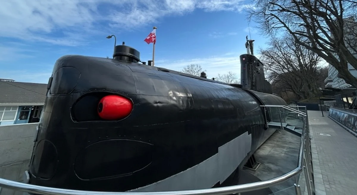 ORP Sokół, okręt podwodny z bogatą historią, po długim okresie przygotowań został udostępniony dla zwiedzających. Od dziś każdy chętny może zapoznać się z wnętrzem tej wyjątkowej jednostki w Muzeum Marynarki Wojennej w Gdyni.