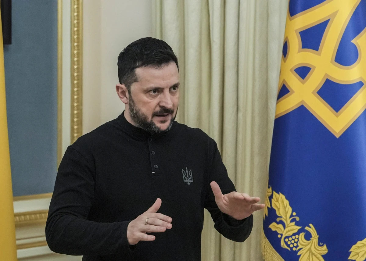 "Kreml kłamie, mówiąc, że zawieszenie broni na Morzu Czarnym zależy od sankcji" – stwierdził Wołodymyr Zełenski. Ukraiński prezydent wskazał też, że nie wierzy w to, że Rosjanie zaczną wdrażać porozumienie ws. częściowego zawieszenia broni. "Rosjanie muszą wiedzieć, że jeśli zaczną atakować, to odpowiedź będzie stanowcza" – zaznaczył. 