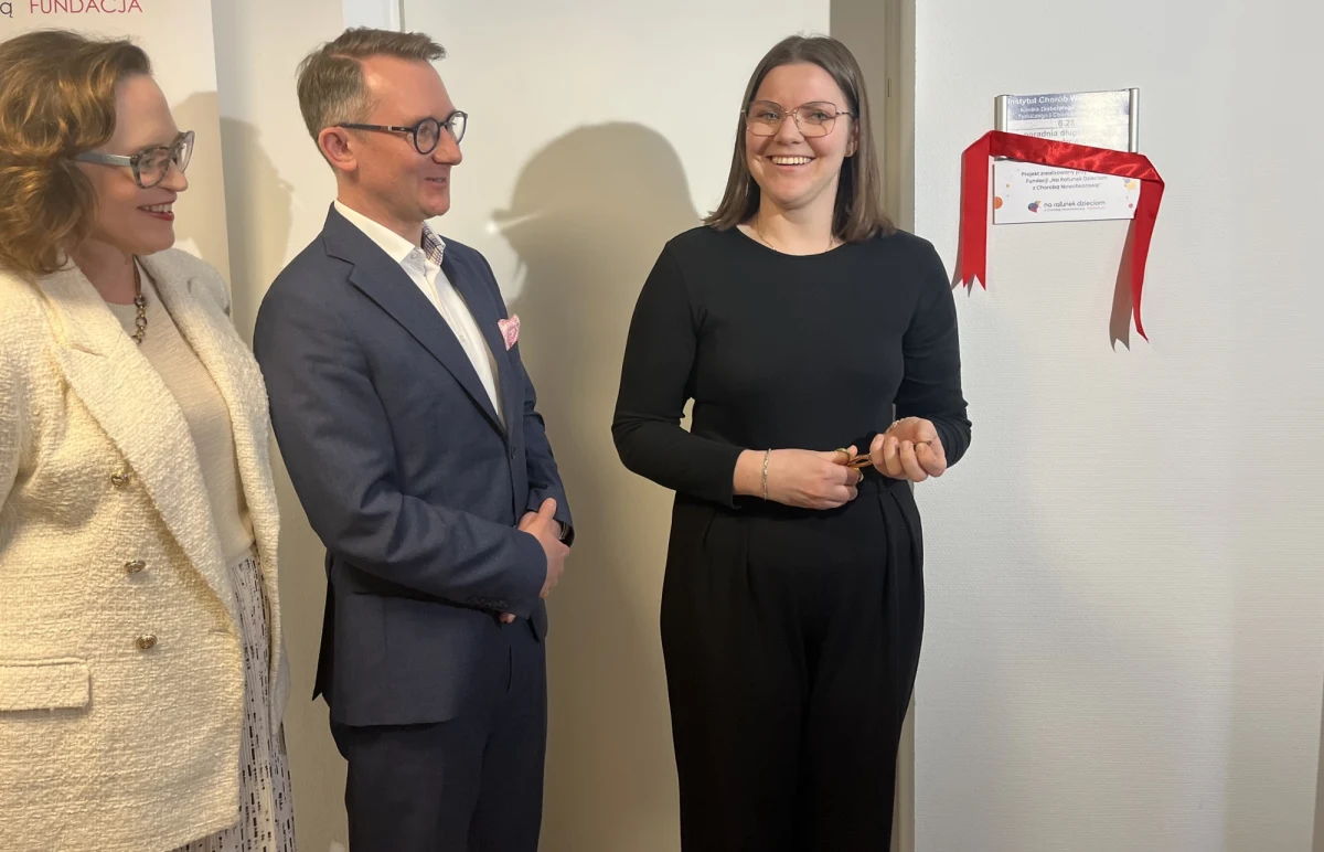 Zakończenie leczenia onkologicznego to tak naprawdę początek powrotu do zdrowia. Ozdrowieńcy mierzą się często z powikłaniami po chemioterapii, a dzieci z wykluczeniem społecznym. Dlatego w Uniwersyteckim Szpitalu Klinicznym powstała poradnia, w której mogą liczyć na długofalową pomoc. Byliśmy na otwarciu.