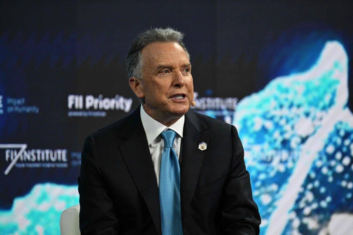 Kiedy czołowi przedstawiciele administracji Donalda Trumpa dyskutowali na czacie o operacji zbrojnej w Jemenie, dołączony do rozmowy Steve Witkoff, główny negocjator USA od Bliskiego Wschodu oraz Rosji i Ukrainy znajdował się w Moskwie i również był członkiem "grupy dyskusyjnej". To ciąg dalszy poniedziałkowej afery Signal, gdzie ujawniono poufną wymianę planów na najwyższym szczeblu.