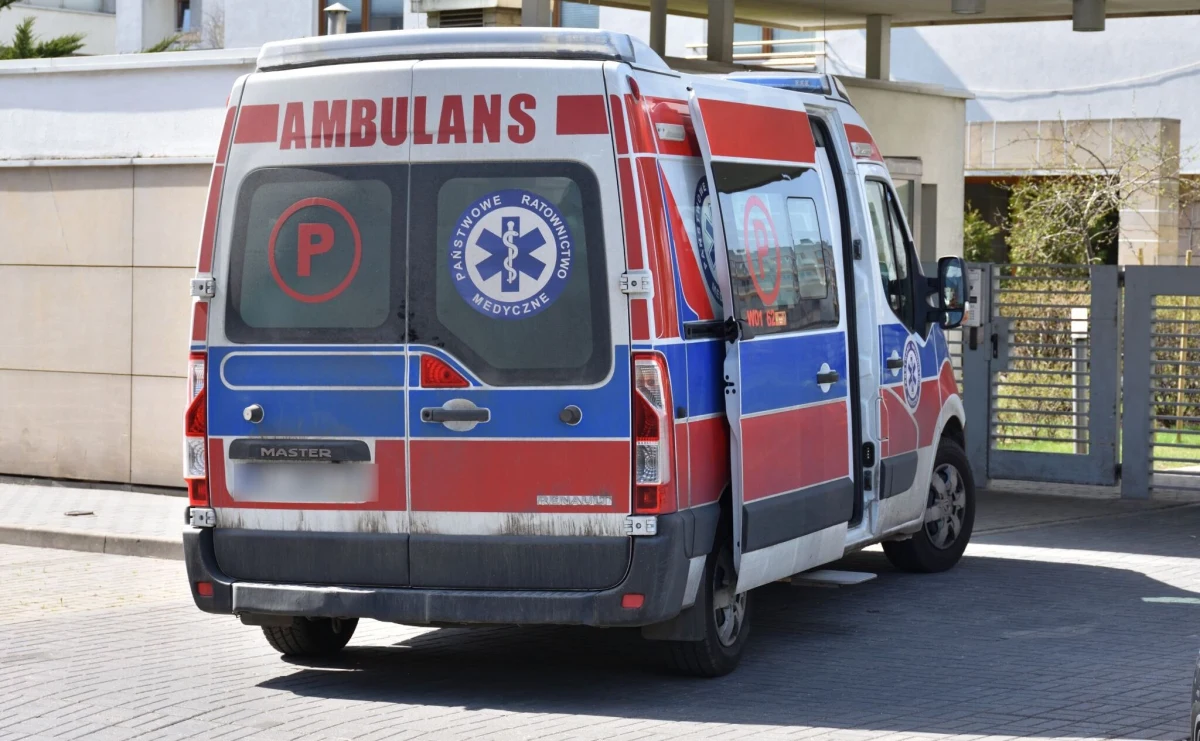 Trzy osoby, w tym dwoje dzieci, zostały zabrane do szpitala z objawami zatrucia czadem. W nocy tlenek węgla ulatniał się w jednym z mieszkań w Siemianowicach Śląskich.