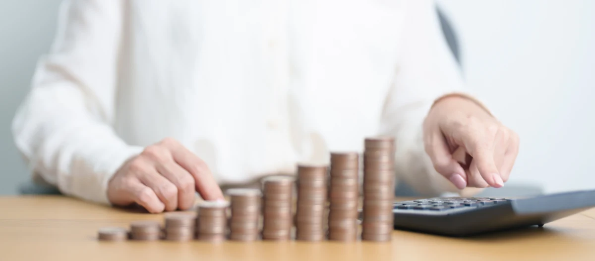 ​Główny Urząd Statystyczny opublikował dane na temat przewidywanej długości życia kobiet i mężczyzn. Co ważne, przekładają się one na wysokość emerytur. Okazuje się, że wraz z wydłużającym się życiem, kwoty emerytur spadają.