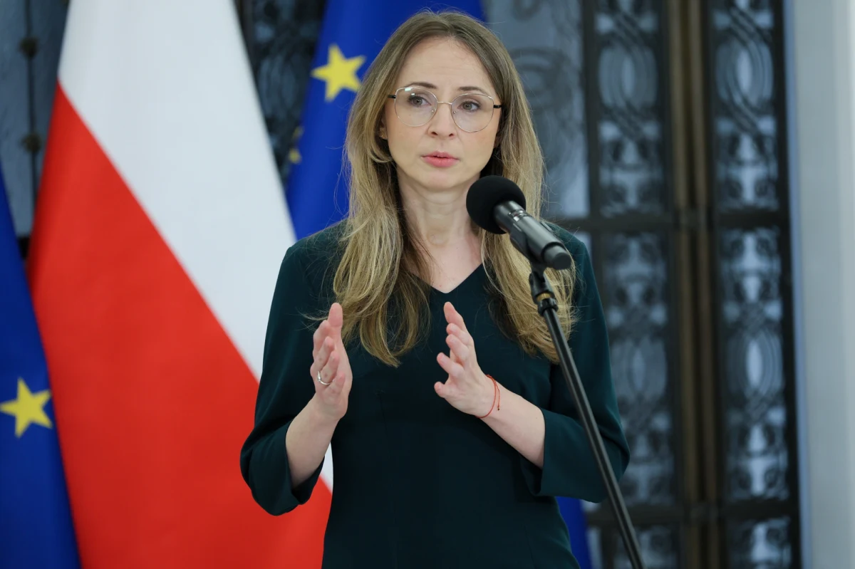 Lewica chce, aby ubezpieczenia społeczne duchownych były w połowie opłacane przez samych duchownych, a w połowie przez zatrudniający ich kościół. O propozycji mówiła w środę minister rodziny, pracy i polityki społecznej Agnieszka Dziemianowicz-Bąk. Polityk wskazała, że Fundusz Kościelny nie może być "ZUS-em kleru".