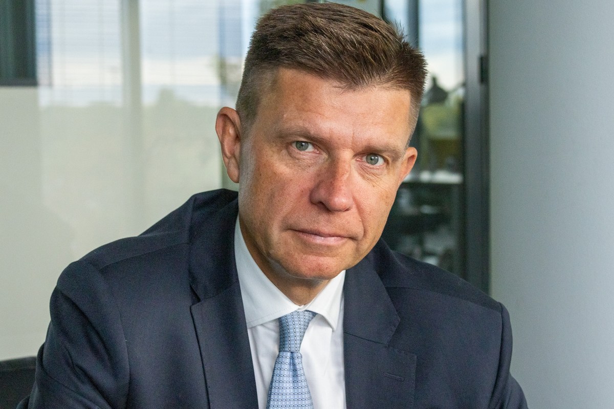 Nowoczesny Smerf: Mentzen? Tik-Tokowy kandydat, "nagrywa i odtwarza"
