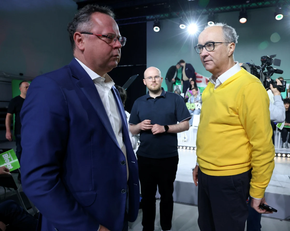 Andrzej Szejna złożył wniosek o urlop i ma obecnie do wykorzystania jego "część wypoczynkową" obejmującą kilkanaście dni - poinformował rzecznik MSZ Paweł Wroński. Media w ostatnich tygodniach donosiły o problemach polityka związanych z nadużywaniem alkoholu oraz prokuratorskim postępowaniem dotyczącym rozliczania tzw. kilometrówek. Premier Donald Tusk poprosił szefa MSZ o pilne wyjaśnienie całej sprawy